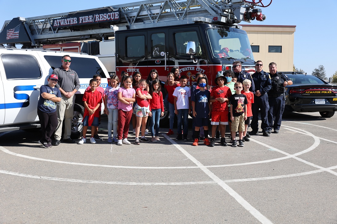 Policeman, Firefighters and Preparedness Ambassadors Program members